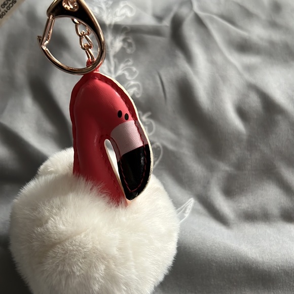 Flamingo Keychain - Picture 6 of 6